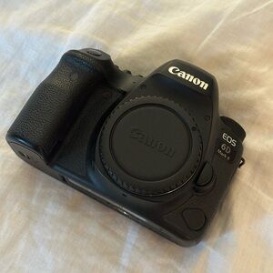 Canon EOS 6D Mark II Digital SLR Camera body